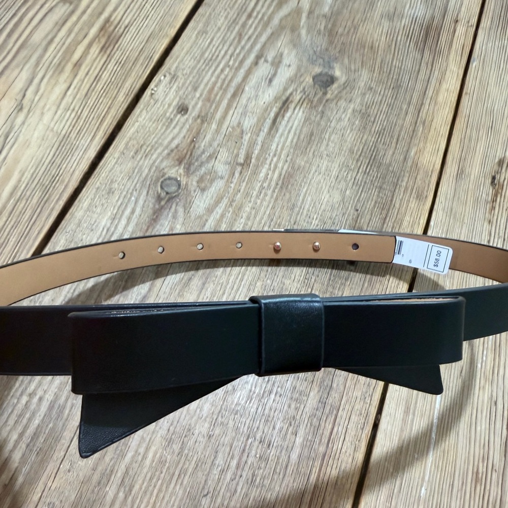 Kate Spade New York bow leather belt. Size S
